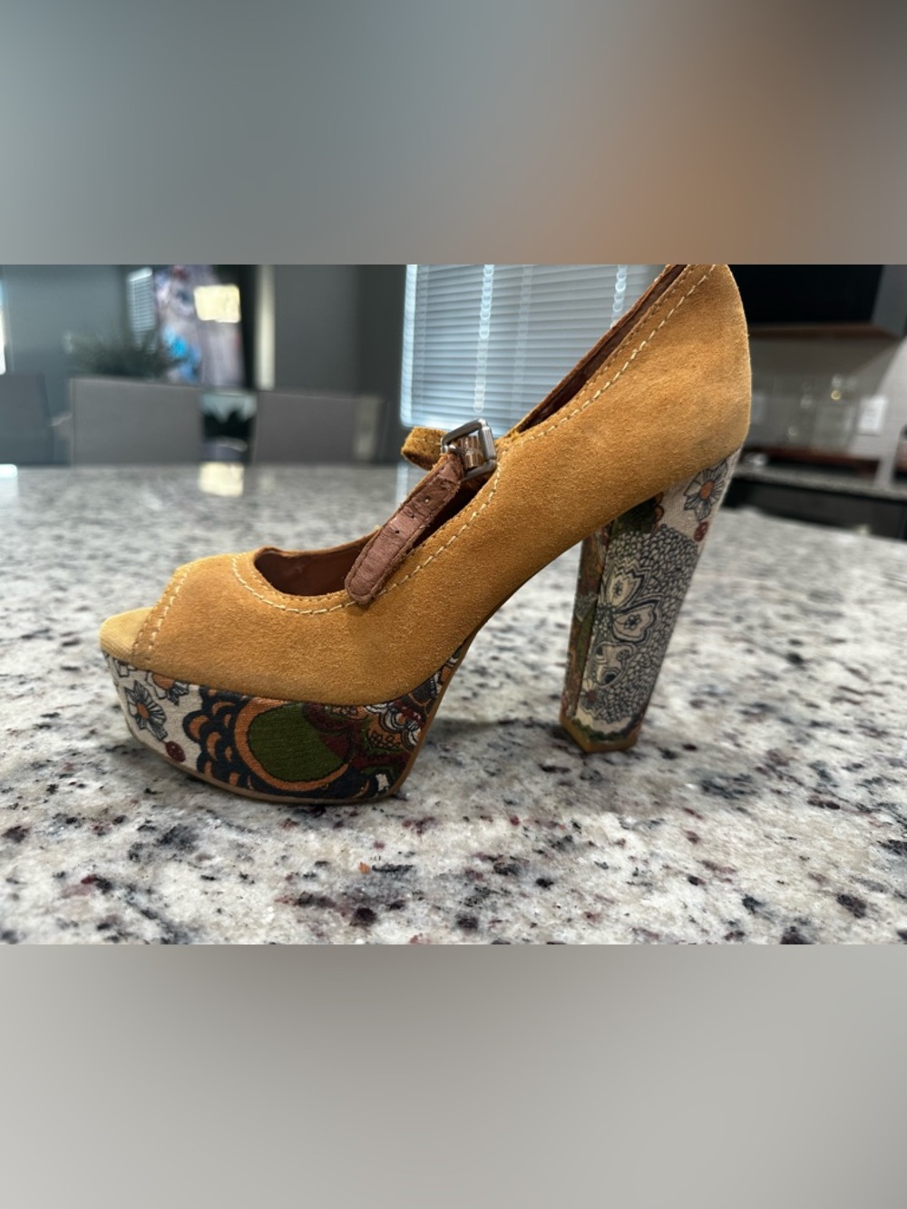 LUCKY BRAND Sudan Brown Camel Suede Vintage Flower Print Platform Heels Size 8